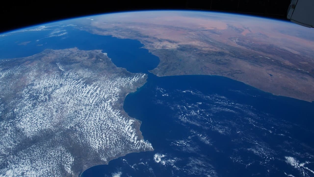 A Beautiful Planet still 8