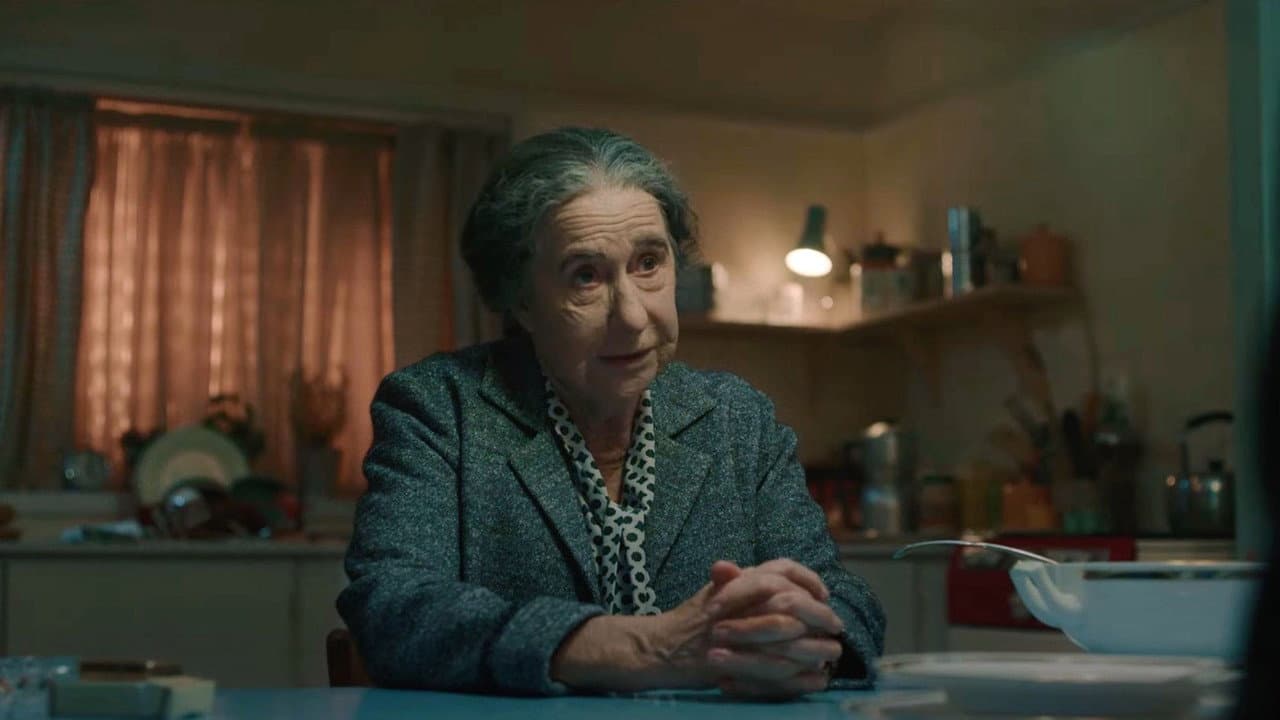 Golda still 4