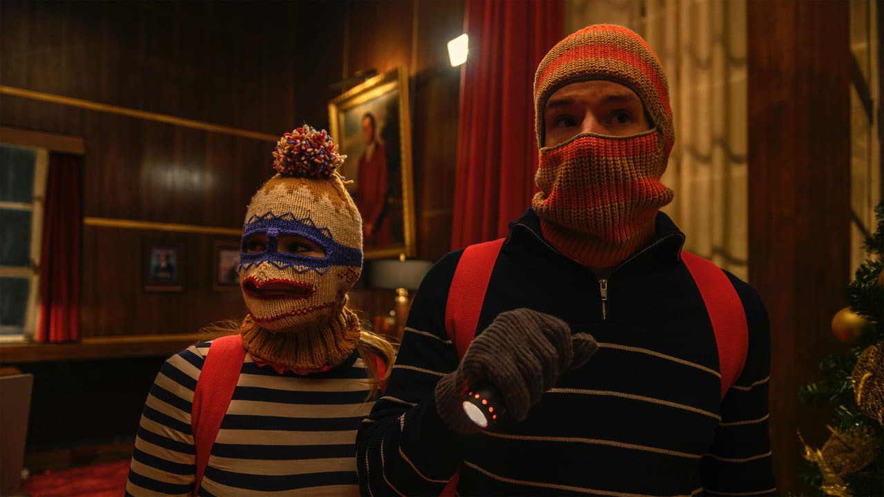 Jingle Bell Heist still 8