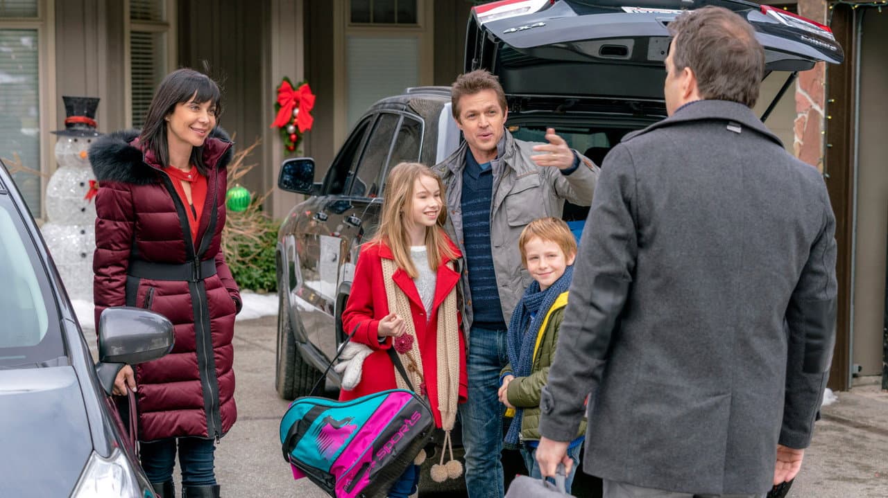 Christmas in the Air still 8