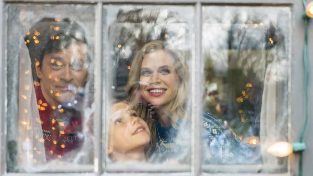 Christmas Connection still 4
