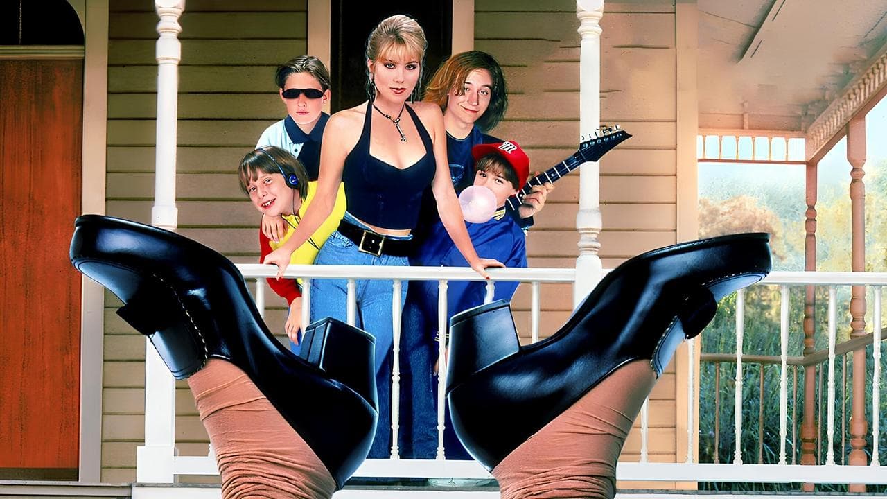 Don't Tell Mom the Babysitter's Dead still 2