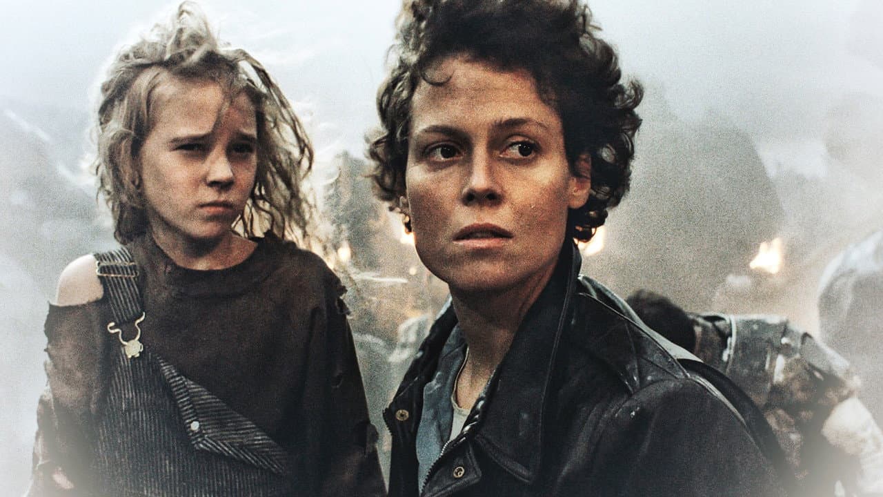 Aliens still 6