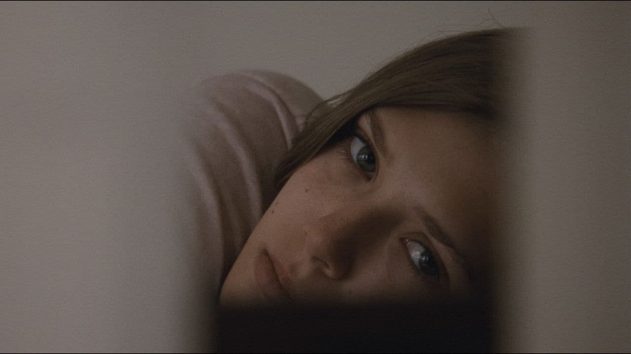 Martha Marcy May Marlene still 4
