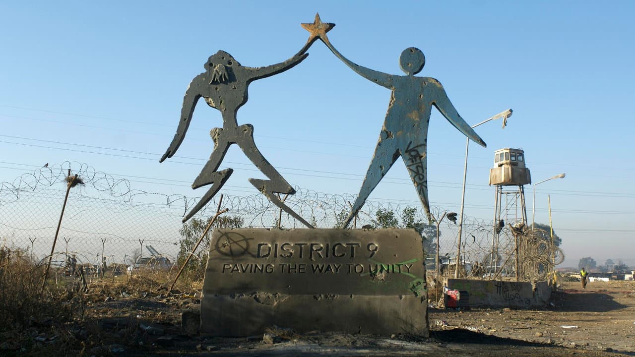 District 9 still 7