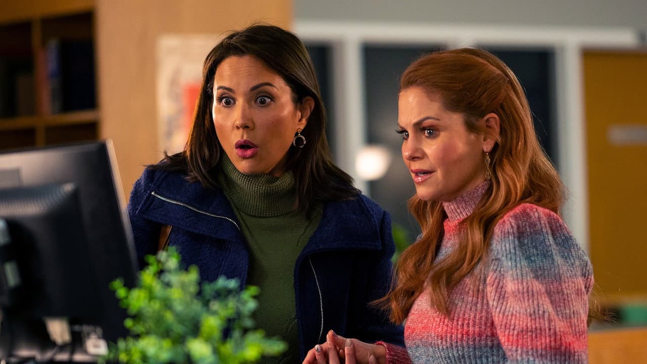 Aurora Teagarden Mysteries: How to Con A Con still 5