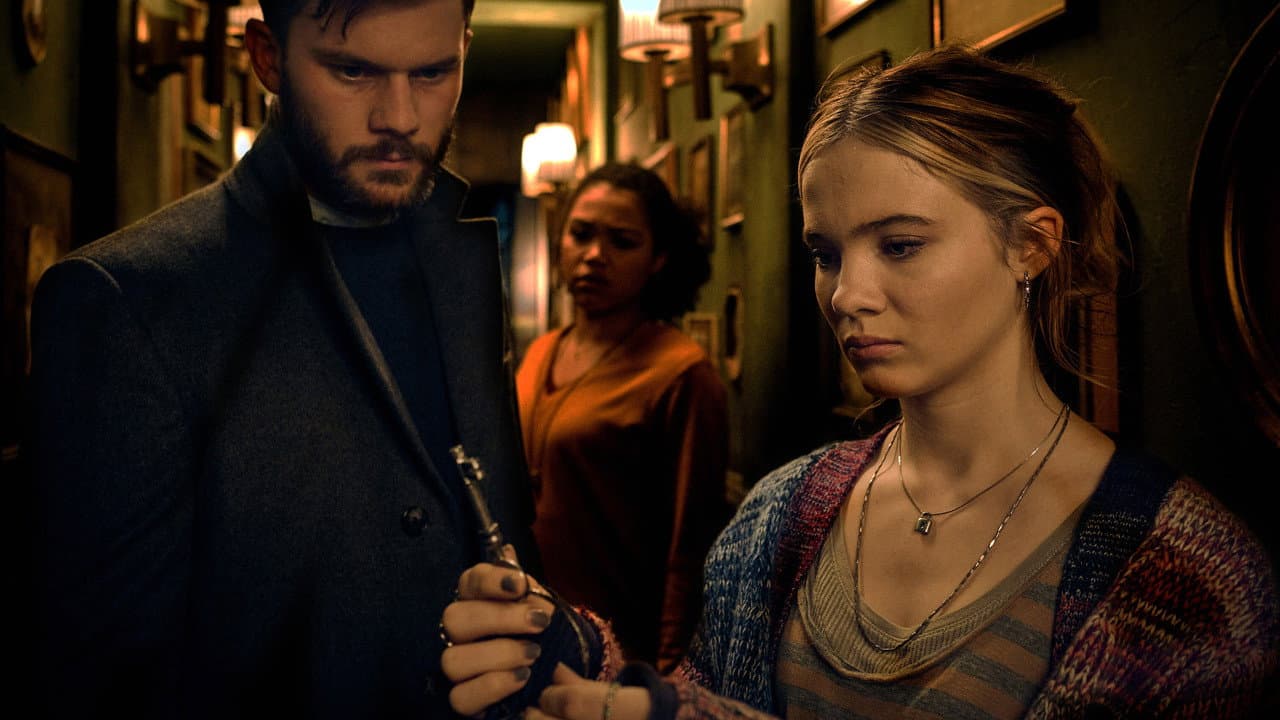 Baghead still 8