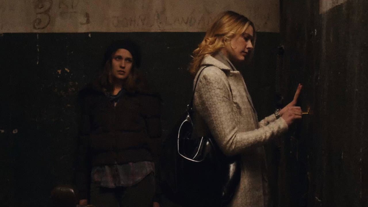 Mistress America still 2