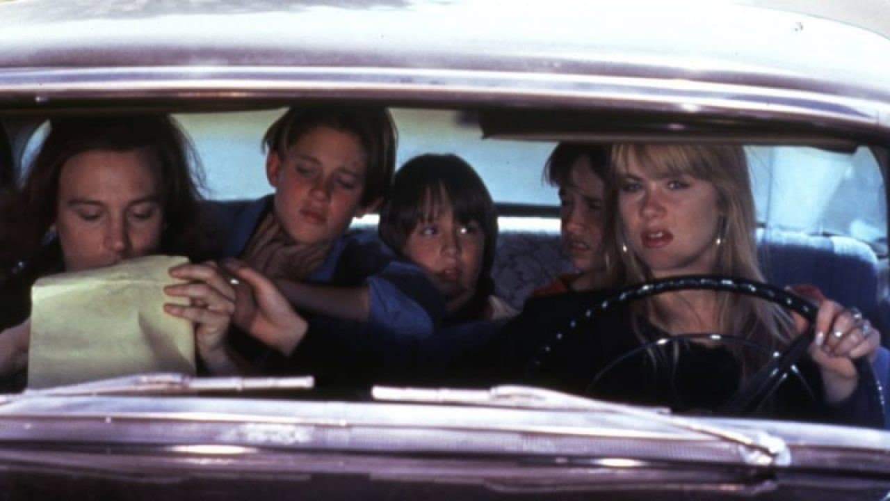 Don't Tell Mom the Babysitter's Dead still 3