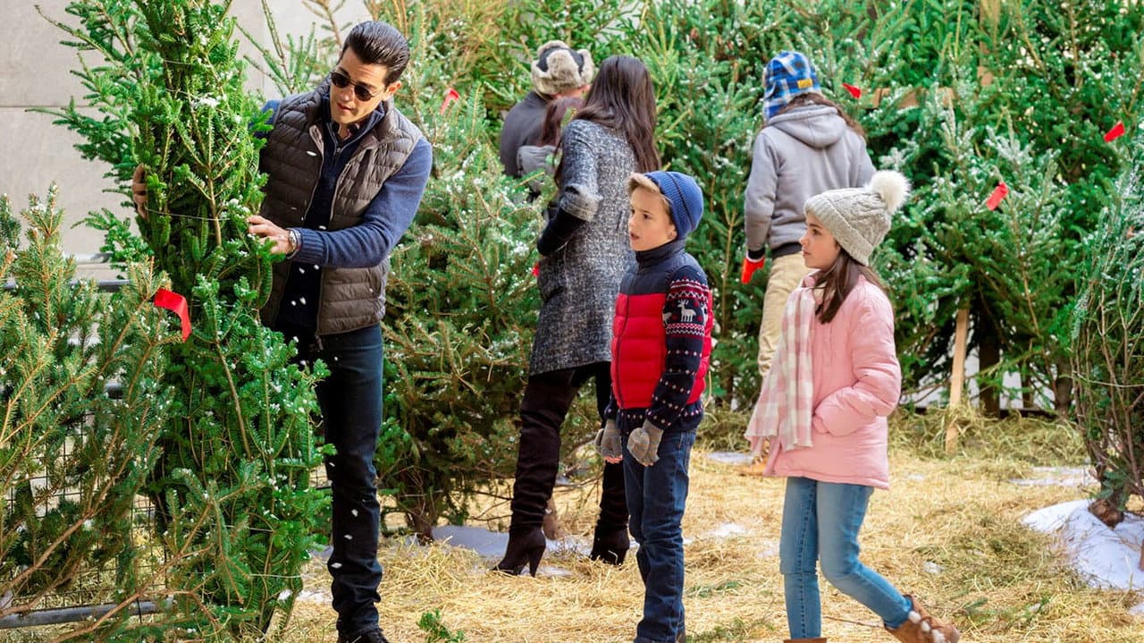 Christmas Next Door still 6