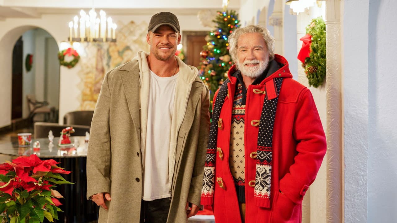 The Man with the Bag: Schwarzenegger's Santa Teaser still 3