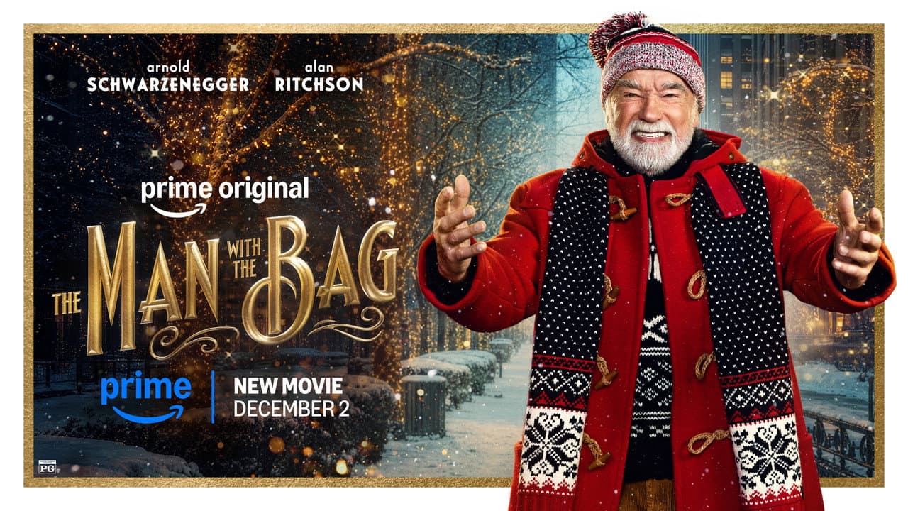 The Man with the Bag: Schwarzenegger's Santa Teaser still 1