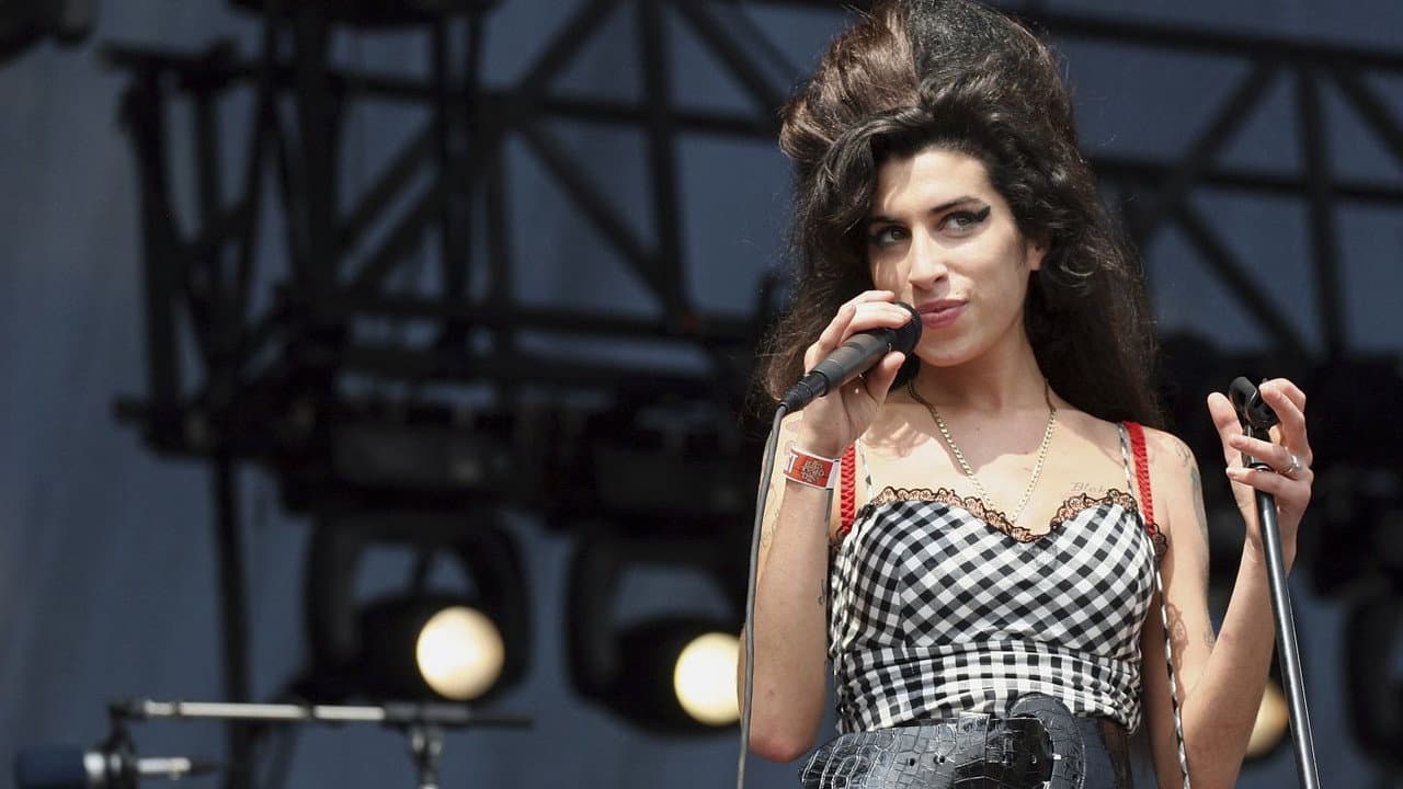 Amy still 7