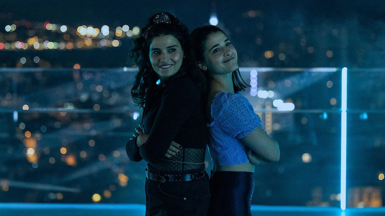 The Swimmers still 6