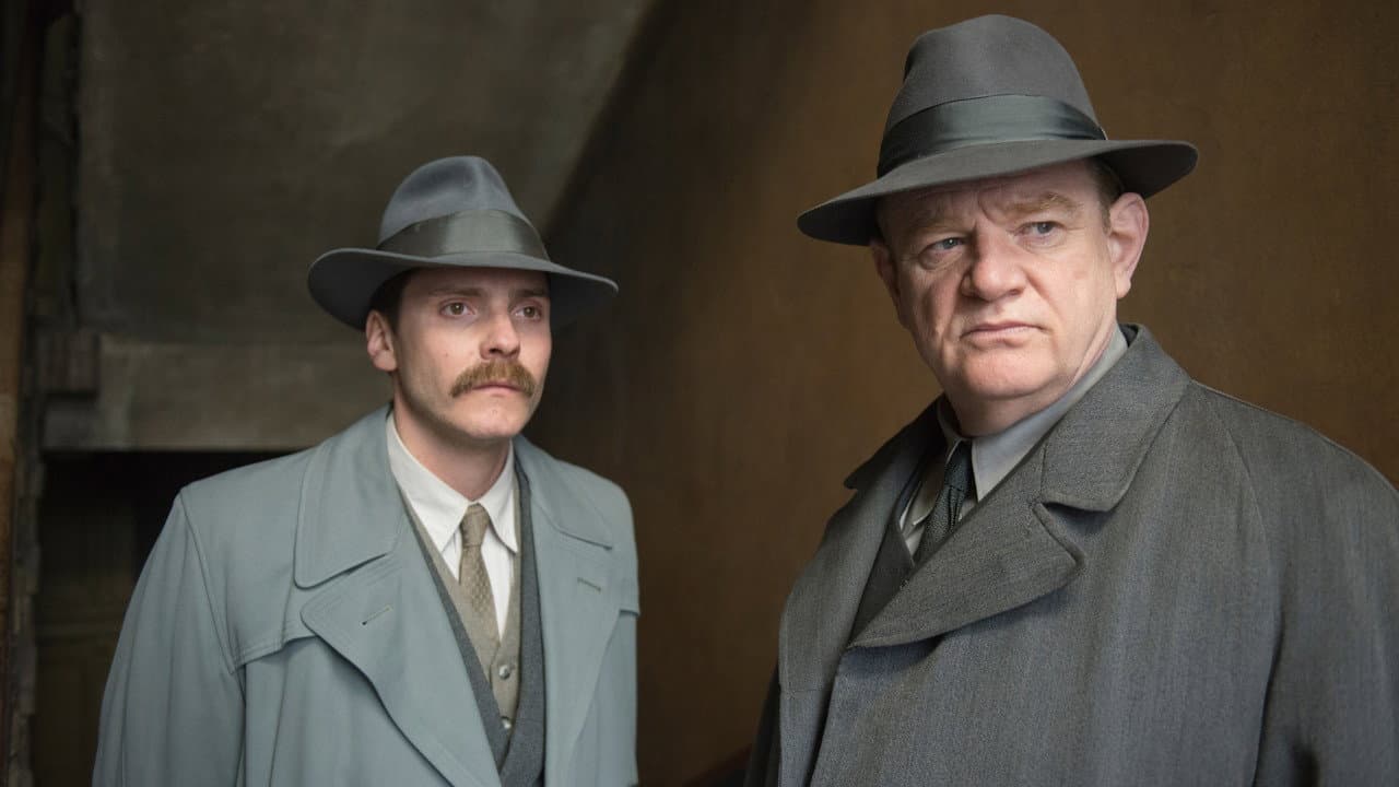 Alone in Berlin still 7