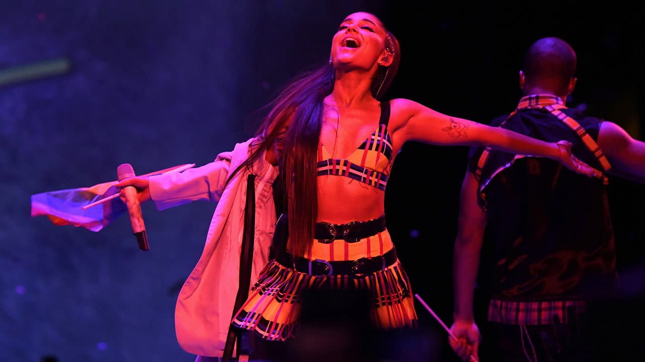 ariana grande: excuse me, i love you still 6