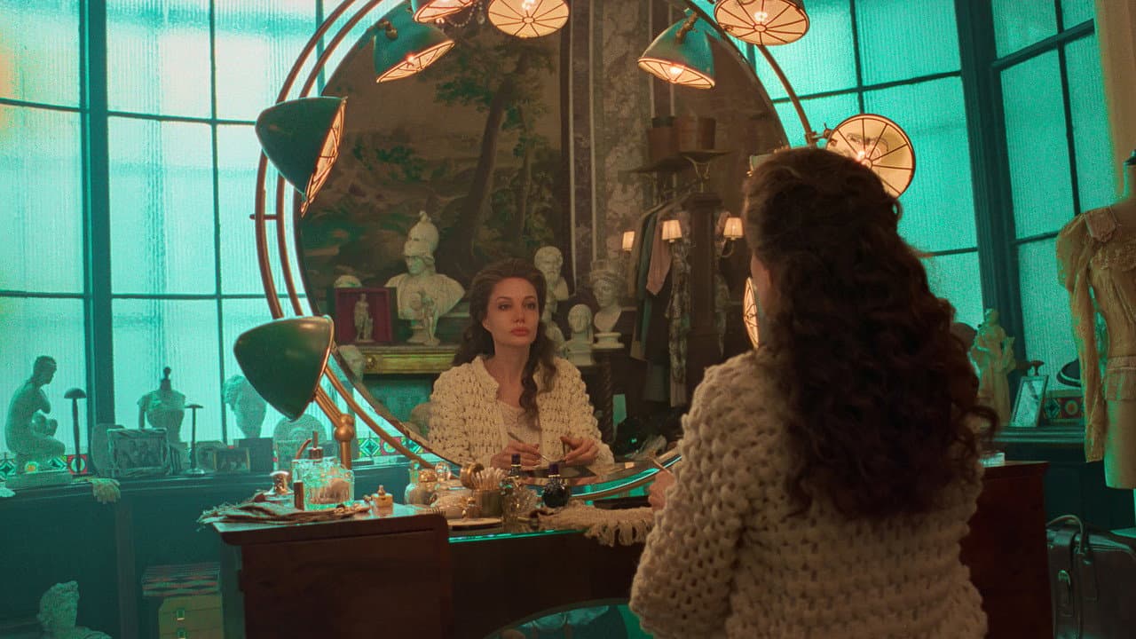 Maria still 8